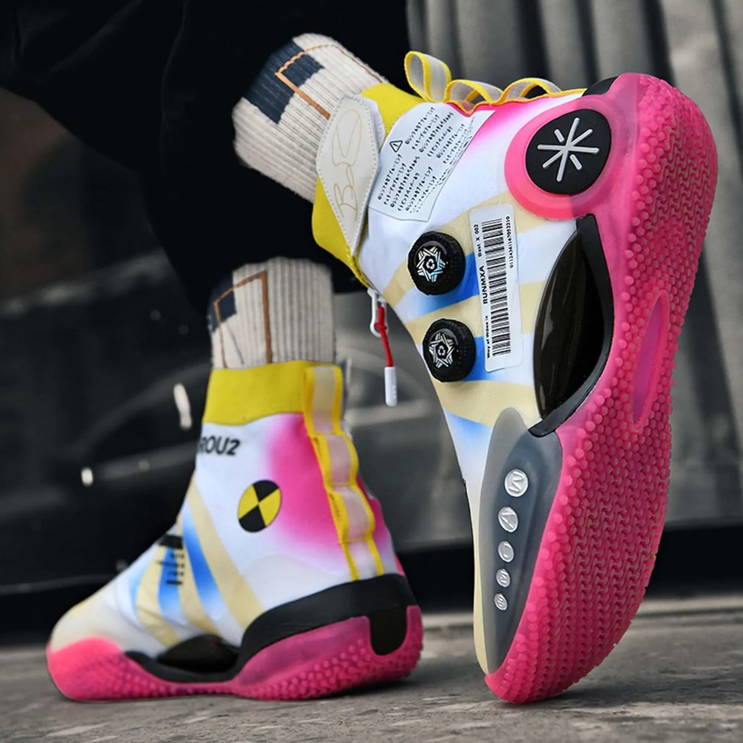 Mens and Womens High Top Buckle Closed Basketball Sneakers Comfortable Breathable Casual Walking Shoes High Elasticity Running Shoes Tennis Shoes Tennis Competition Shoes Non Slip High Jump Sneakers